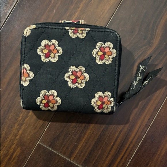 Vera Bradley Black Floral Quilted Wallet Zip Around ID Card Holder Purse - Picture 4 of 8